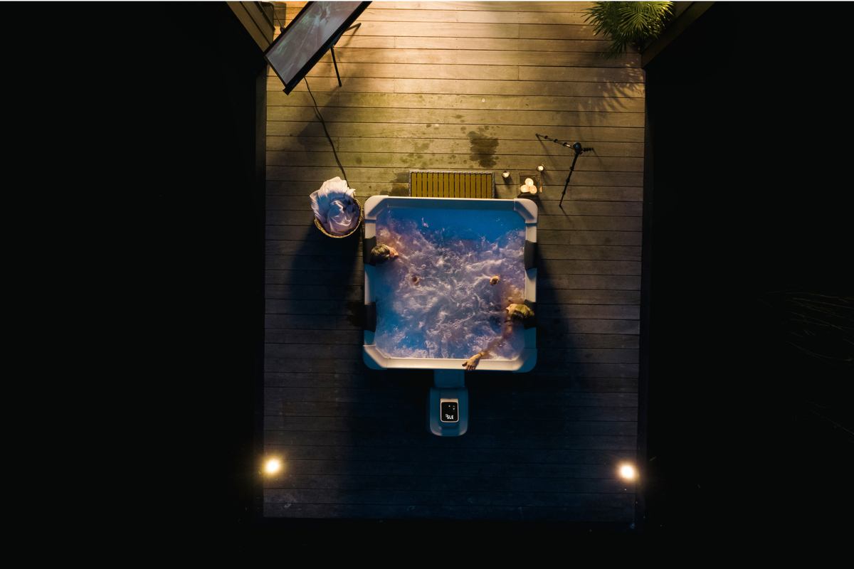 6-Person Smart Hot Tub with Hydro Jets
