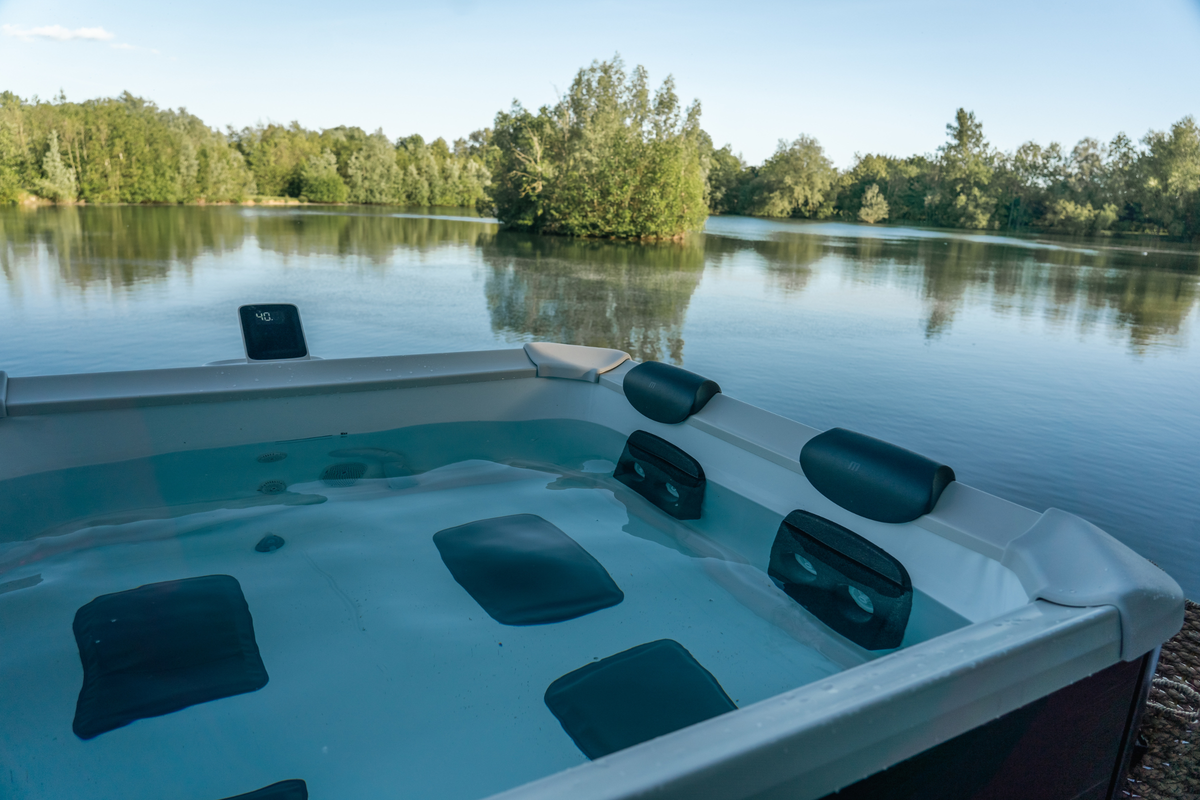 6-Person Smart Hot Tub with Hydro Jets