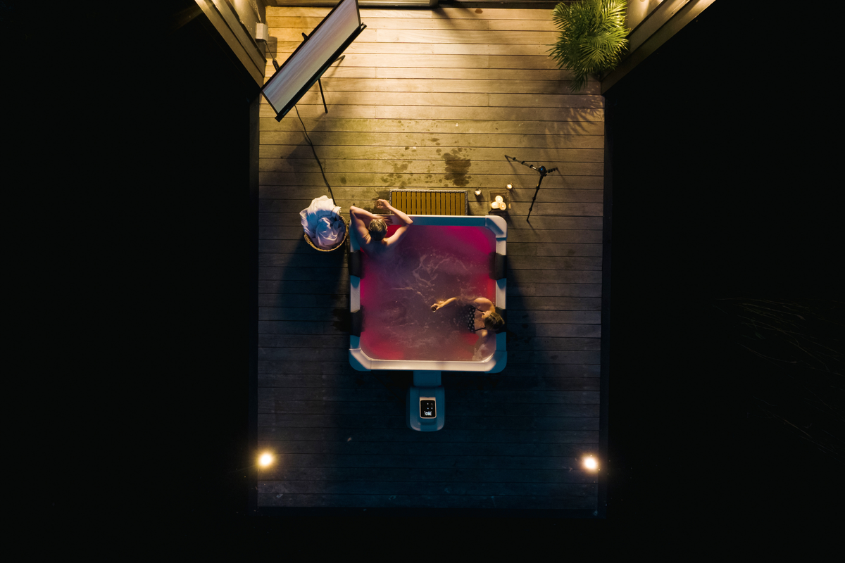 6-Person Smart Hot Tub with Hydro Jets
