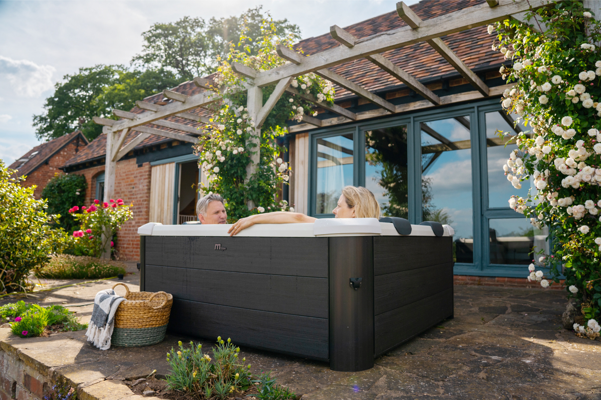 6-Person Smart Hot Tub with Hydro Jets