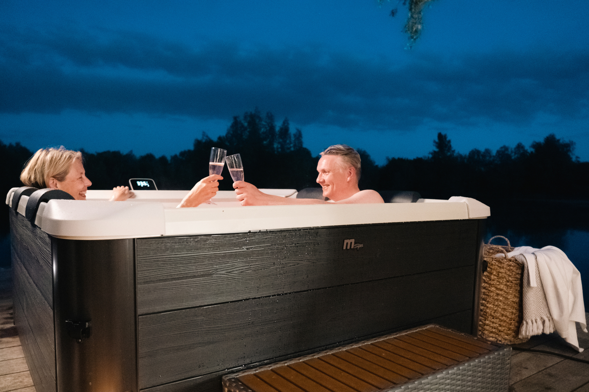 6-Person Smart Hot Tub with Hydro Jets